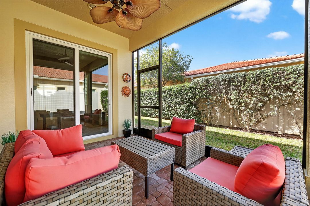 For Sale: $325,000 (2 beds, 2 baths, 1412 Square Feet)