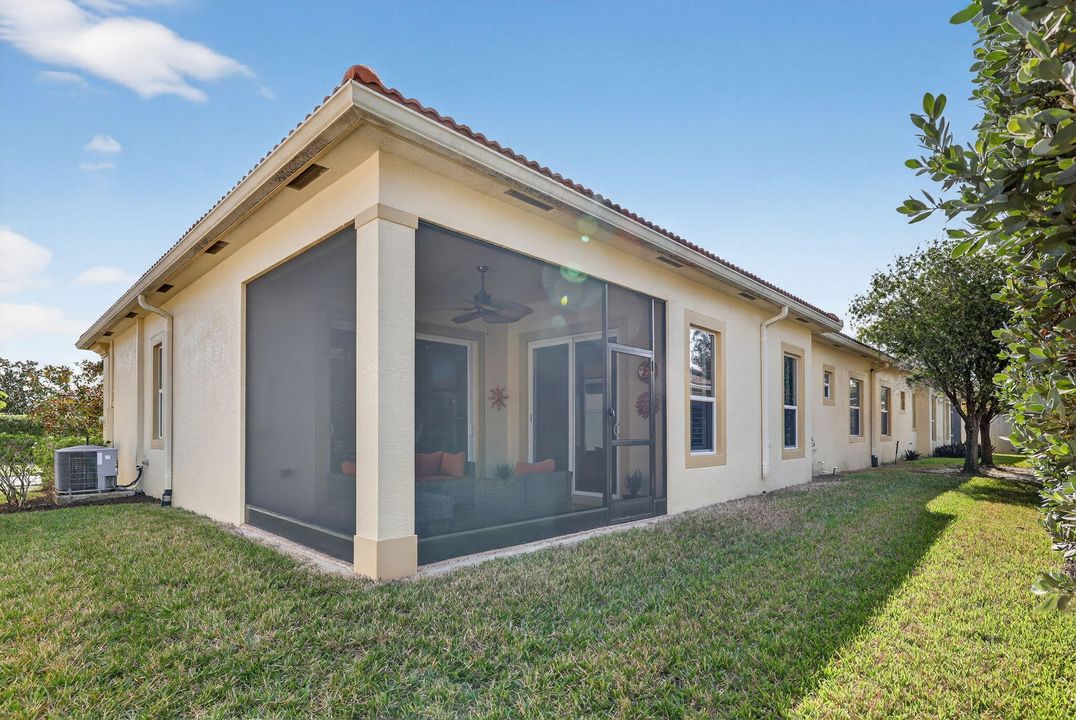 For Sale: $325,000 (2 beds, 2 baths, 1412 Square Feet)