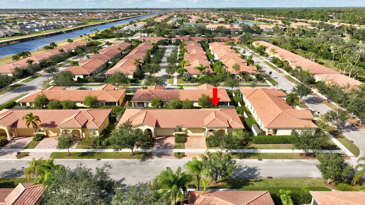 For Sale: $325,000 (2 beds, 2 baths, 1412 Square Feet)