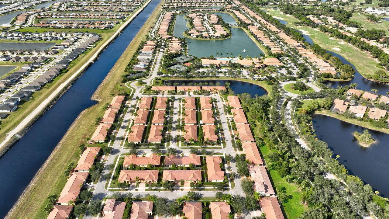 For Sale: $325,000 (2 beds, 2 baths, 1412 Square Feet)