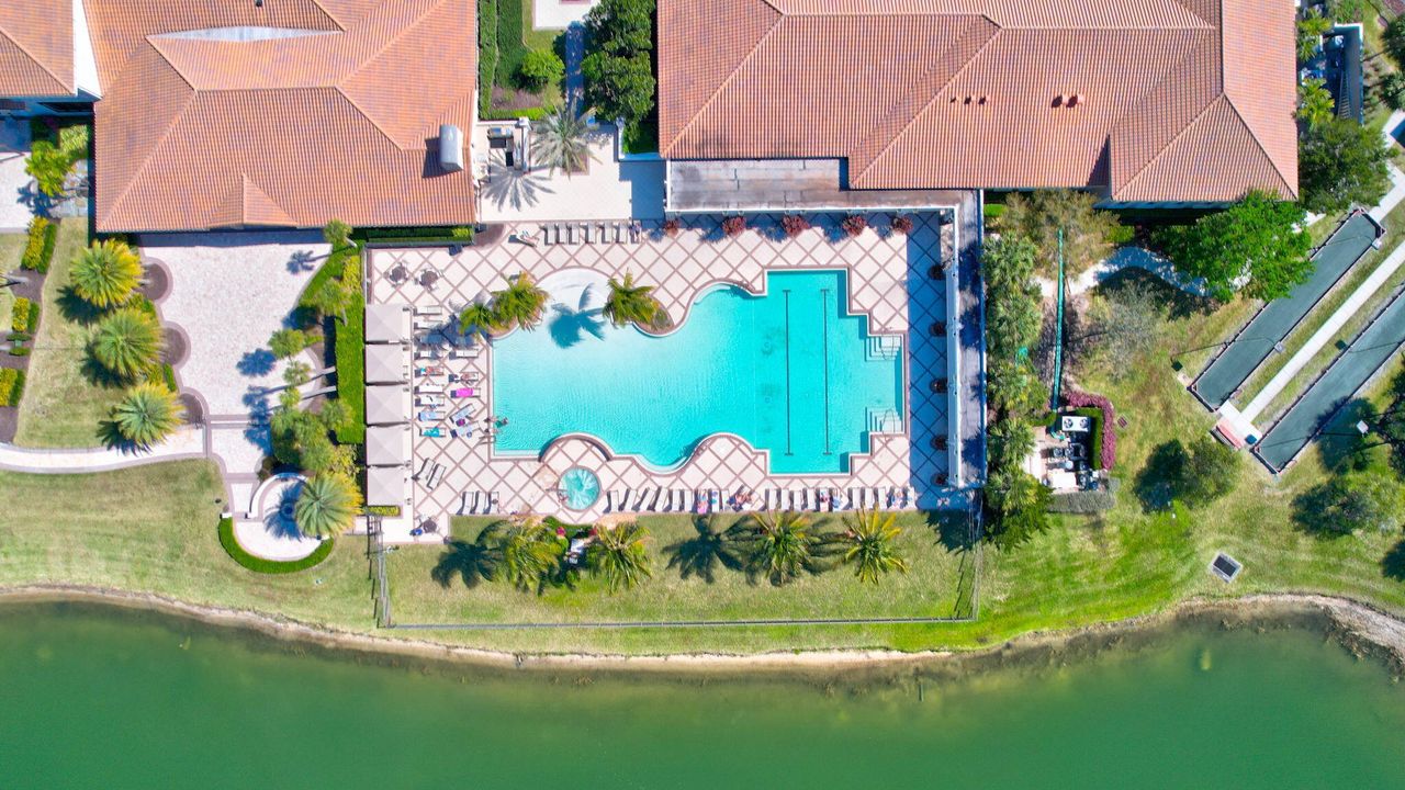 For Sale: $325,000 (2 beds, 2 baths, 1412 Square Feet)