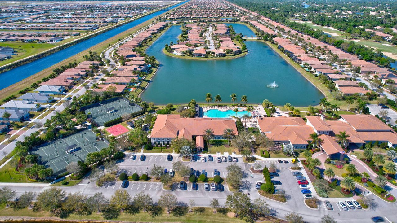 For Sale: $325,000 (2 beds, 2 baths, 1412 Square Feet)