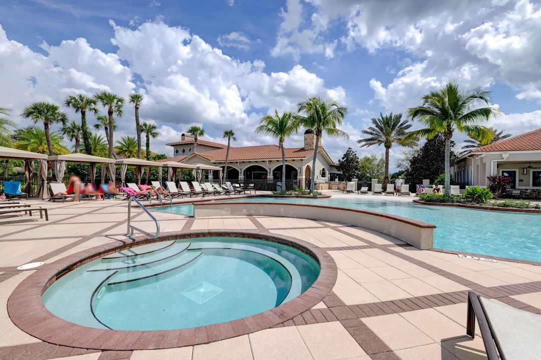 For Sale: $325,000 (2 beds, 2 baths, 1412 Square Feet)