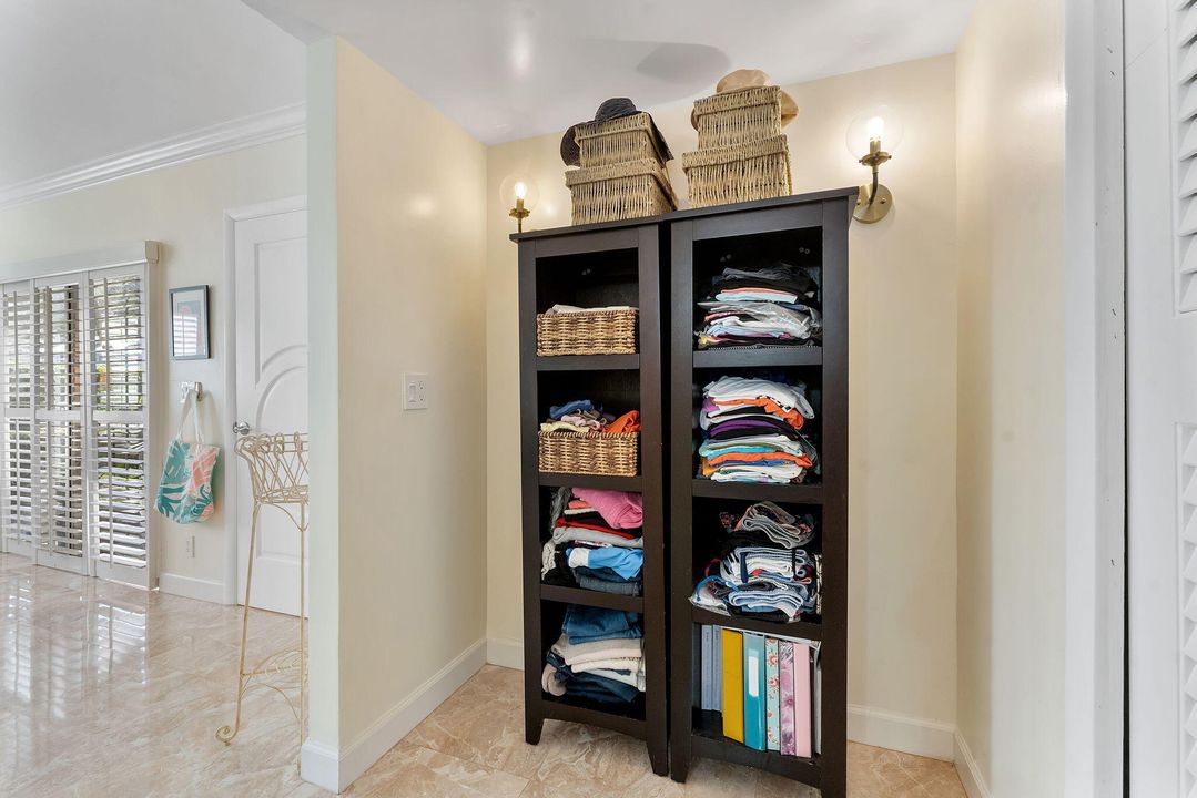 待售: $950,000 (2 贝兹, 2 浴室, 1700 平方英尺)