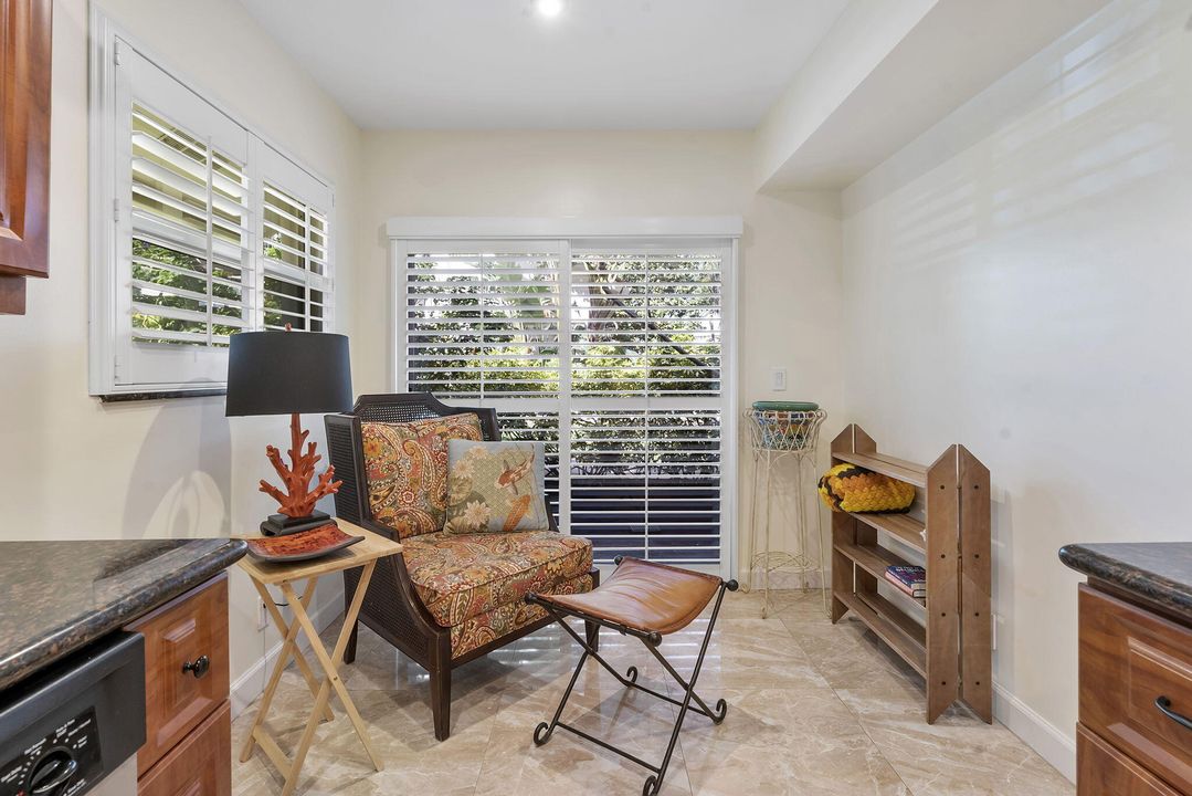 待售: $950,000 (2 贝兹, 2 浴室, 1700 平方英尺)