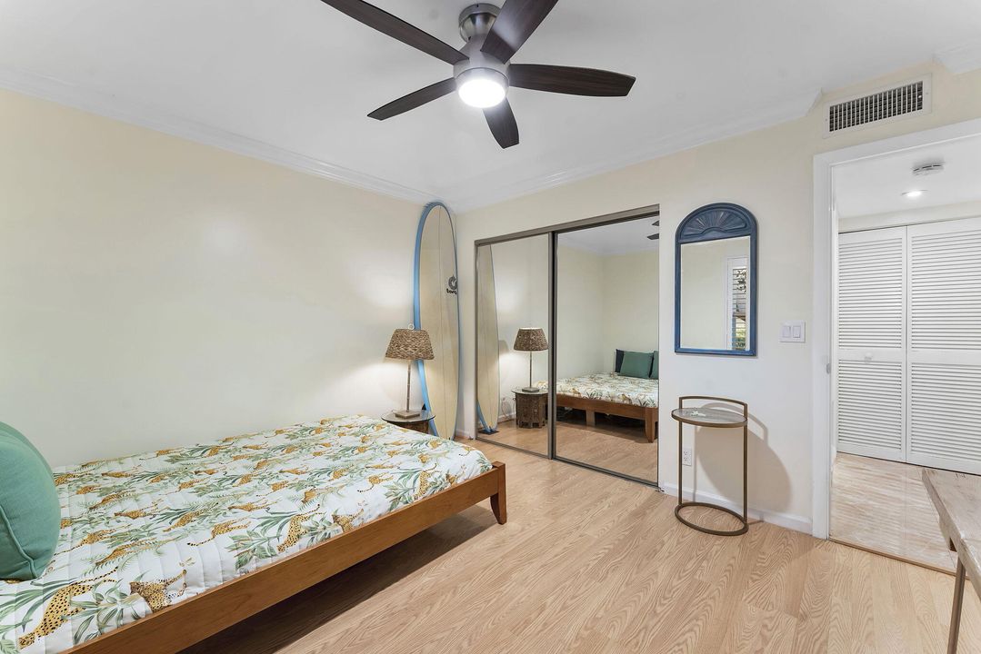 待售: $950,000 (2 贝兹, 2 浴室, 1700 平方英尺)