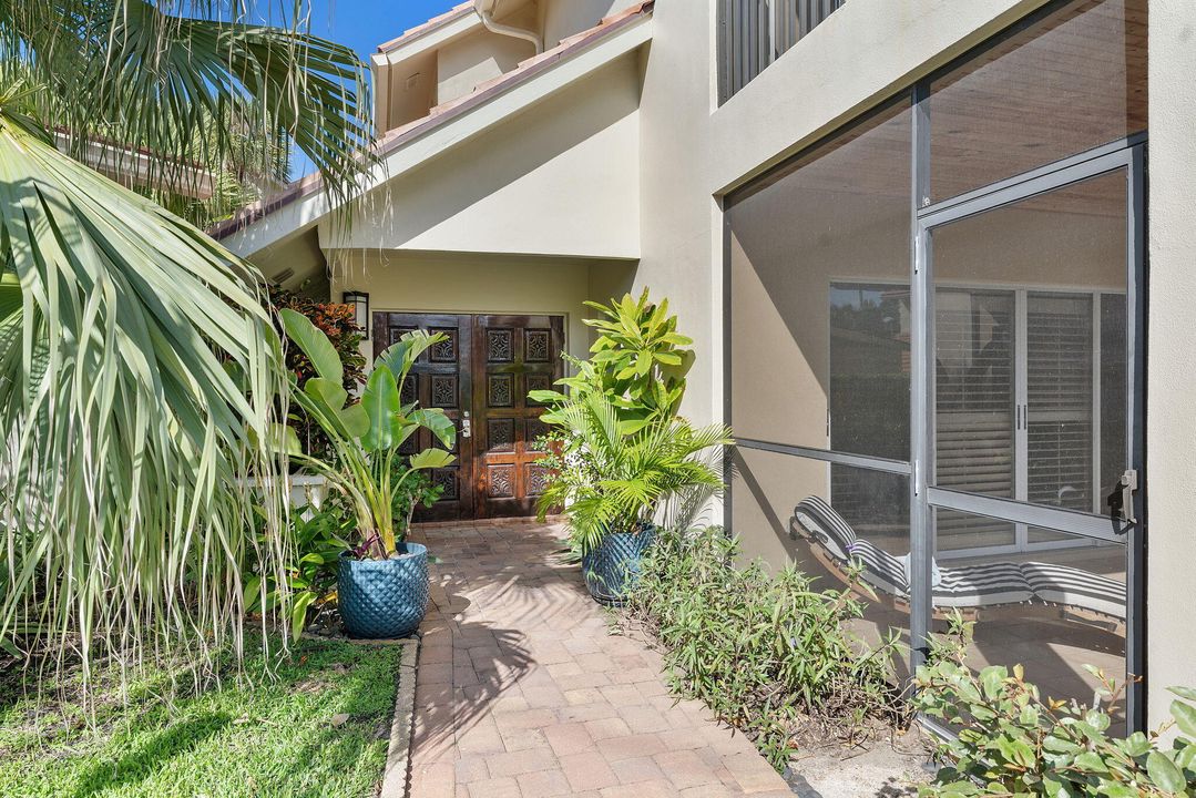 待售: $950,000 (2 贝兹, 2 浴室, 1700 平方英尺)