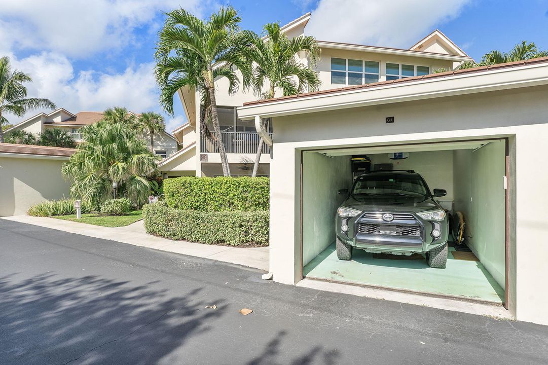 待售: $950,000 (2 贝兹, 2 浴室, 1700 平方英尺)