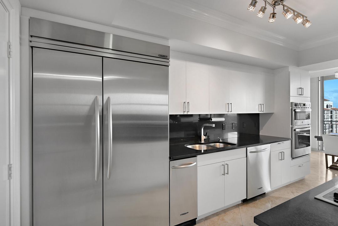 待售: $1,250,000 (2 贝兹, 2 浴室, 1816 平方英尺)