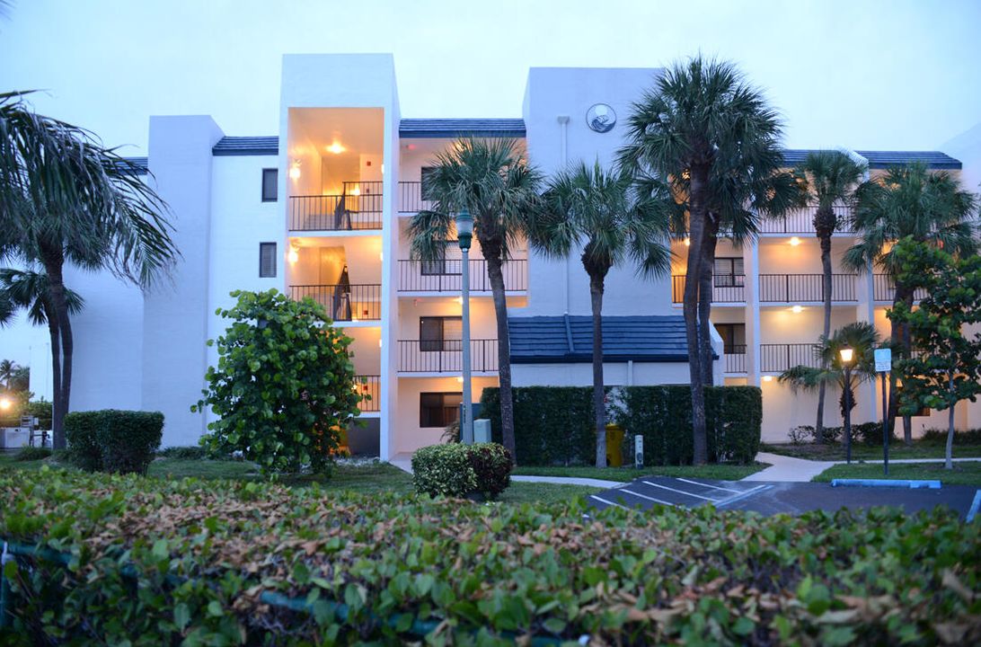 出租: $4,000 (1 贝兹, 1 浴室, 860 平方英尺)