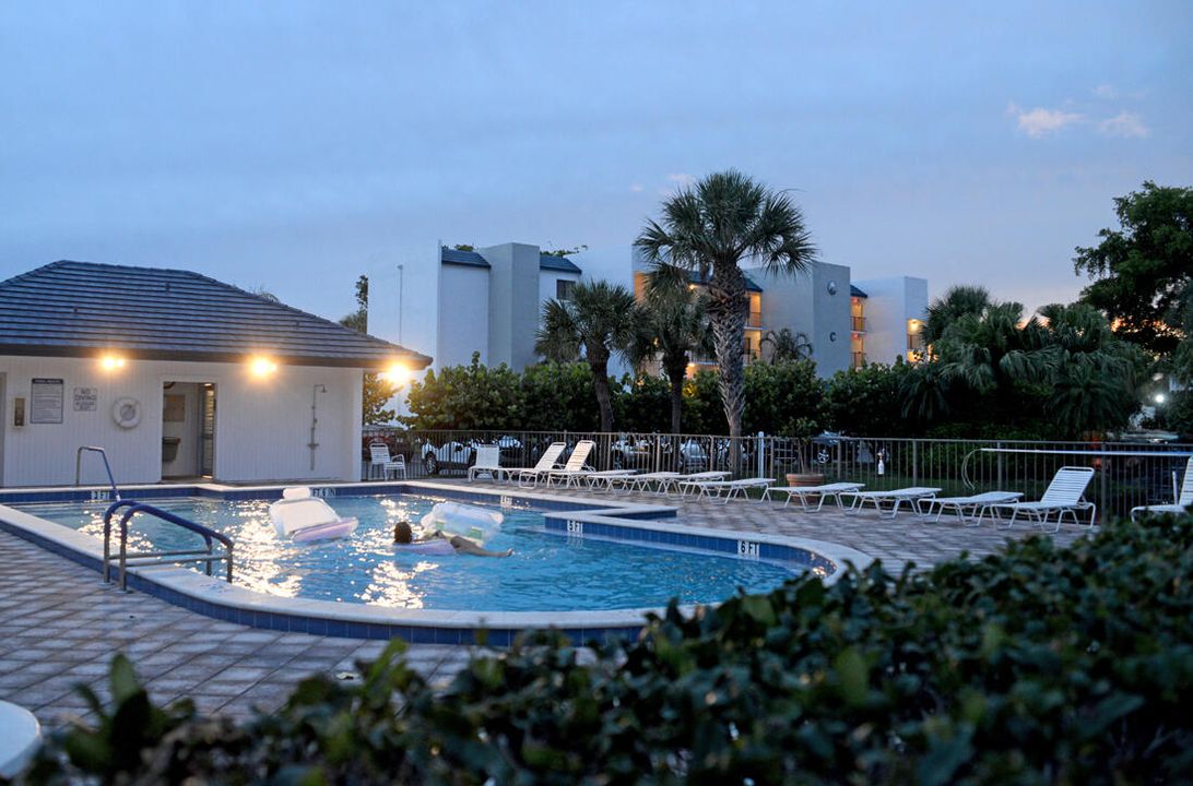 出租: $4,000 (1 贝兹, 1 浴室, 860 平方英尺)