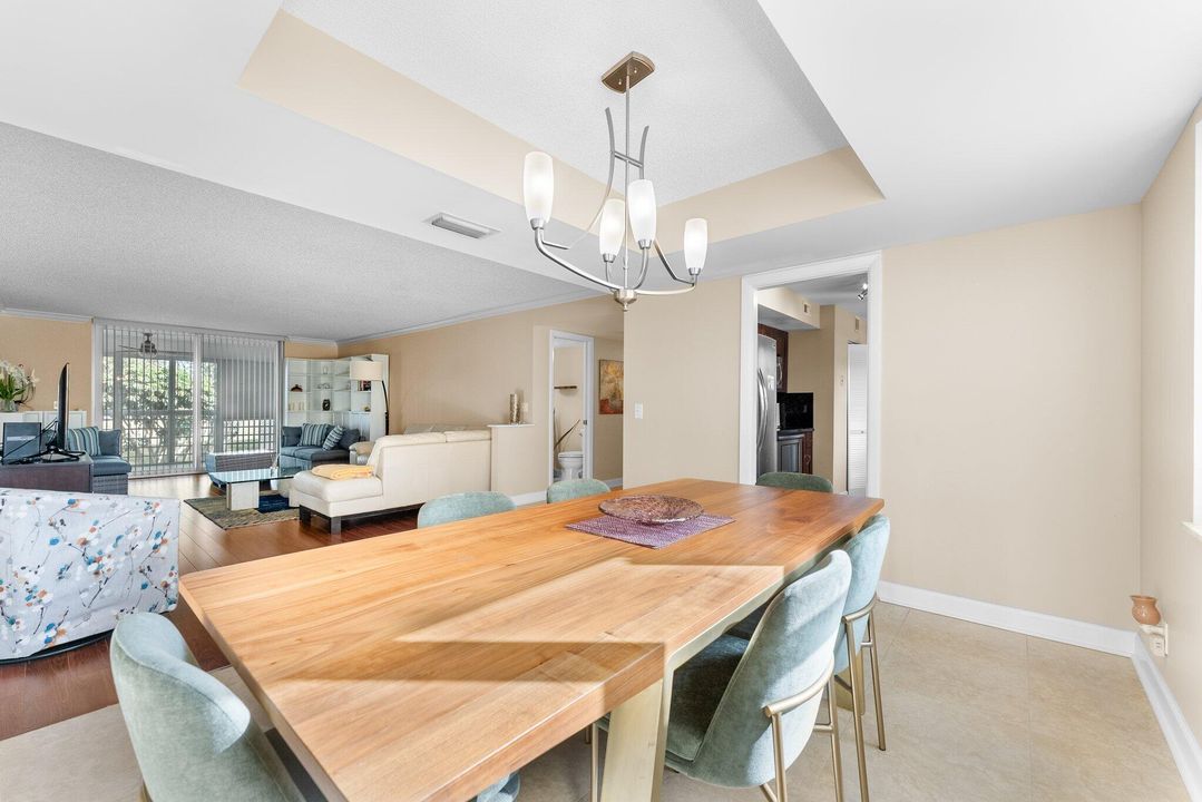 En Venta: $439,000 (3 camas, 2 baños, 1750 Pies cuadrados)