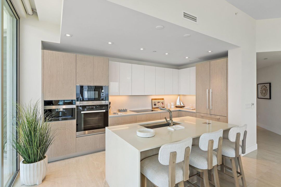 В аренду: $17,500 (2 спален, 2 ванн, 2065 Квадратных фут)