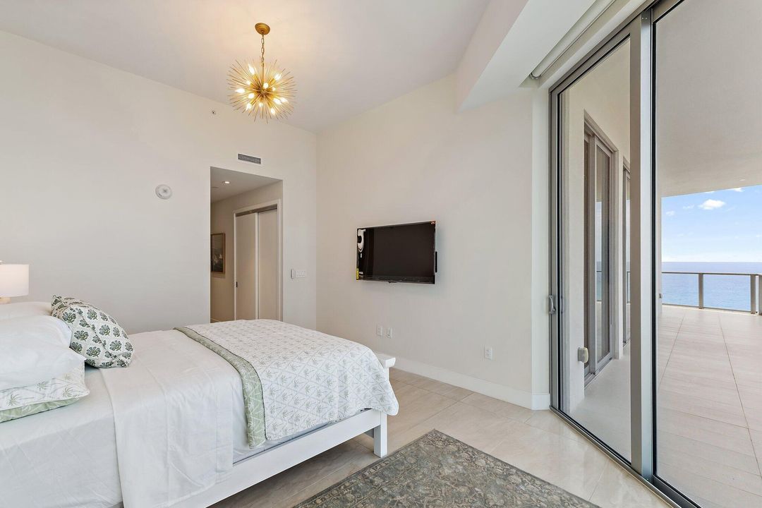 В аренду: $17,500 (2 спален, 2 ванн, 2065 Квадратных фут)