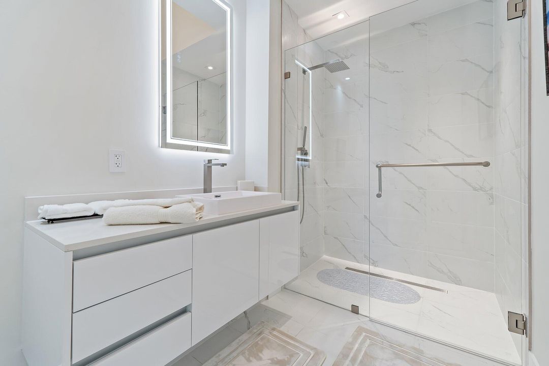 В аренду: $17,500 (2 спален, 2 ванн, 2065 Квадратных фут)