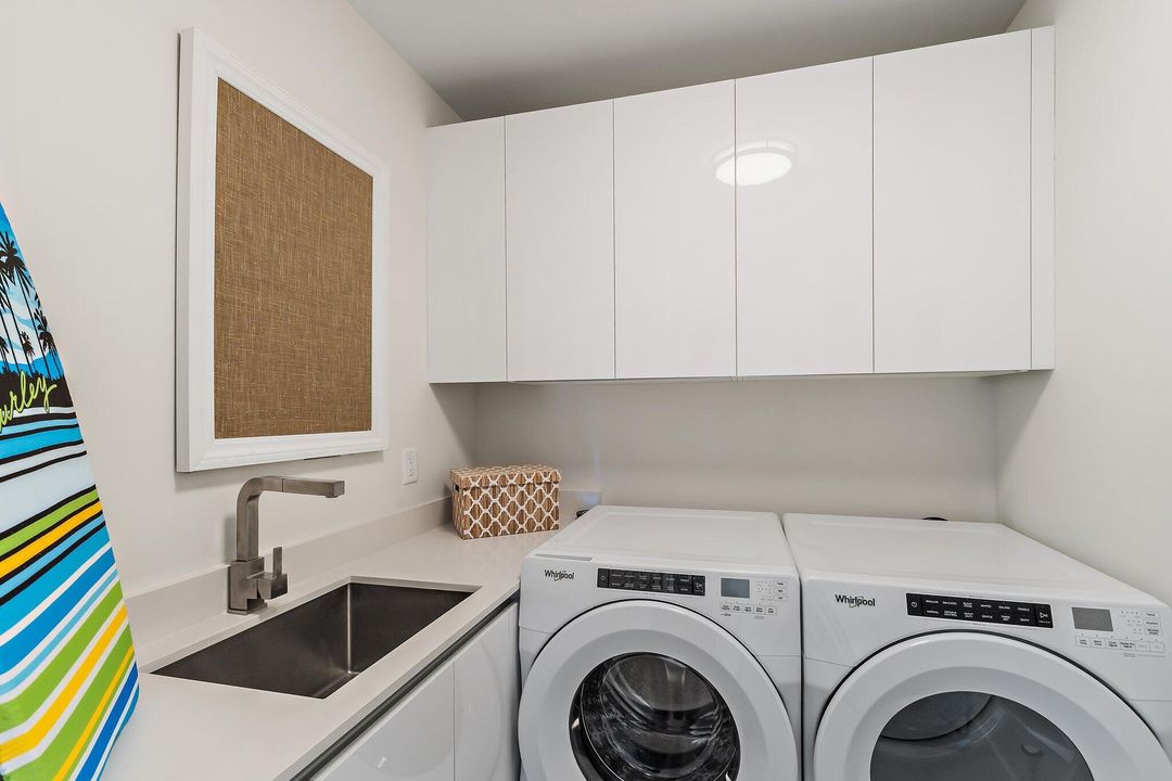 В аренду: $17,500 (2 спален, 2 ванн, 2065 Квадратных фут)