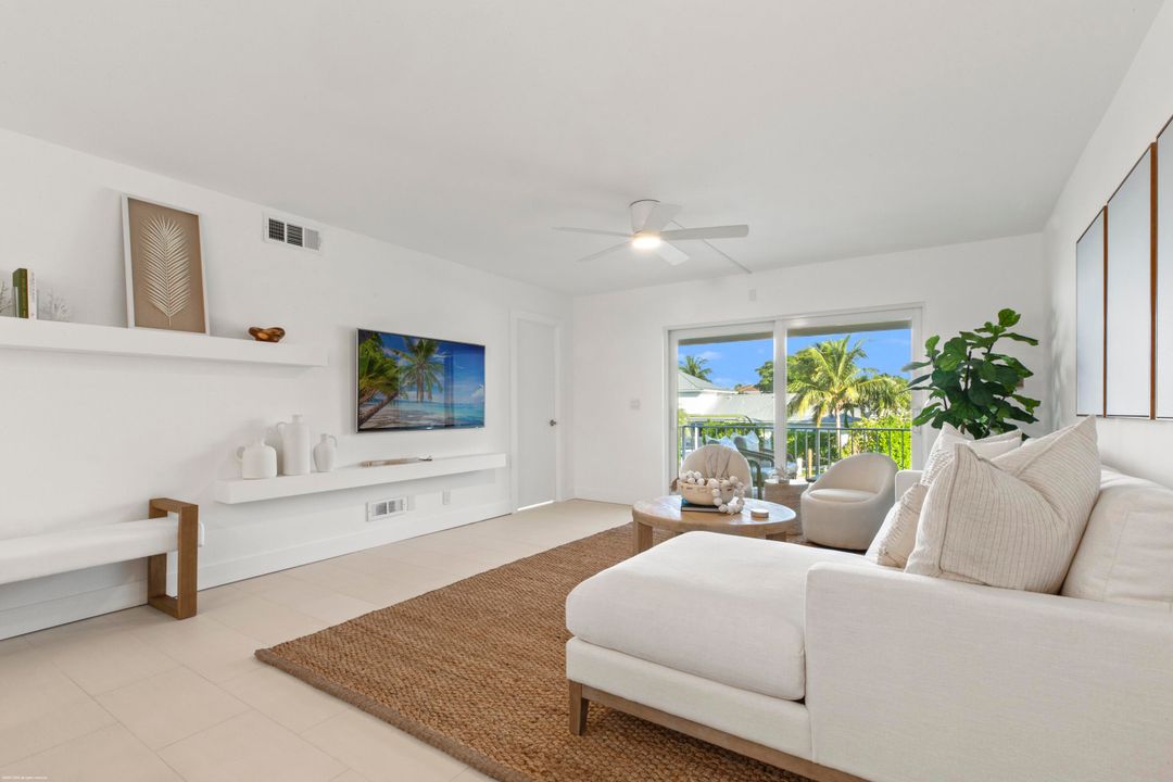 На продажу: $759,000 (2 спален, 2 ванн, 1143 Квадратных фут)