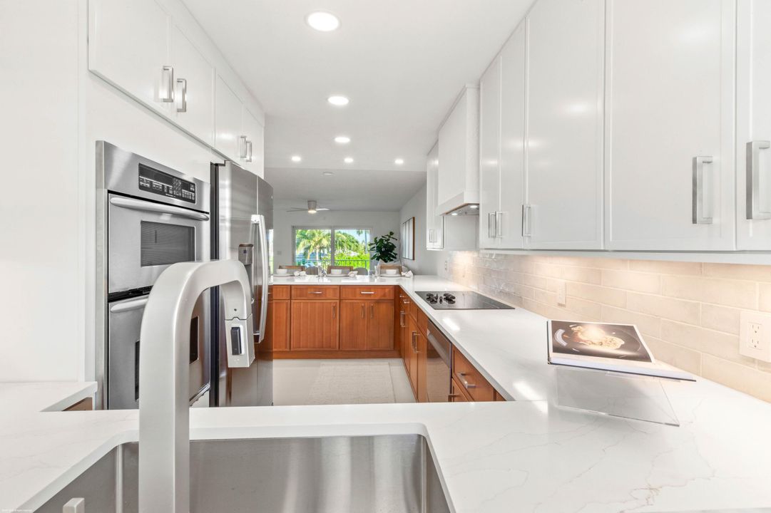 На продажу: $759,000 (2 спален, 2 ванн, 1143 Квадратных фут)