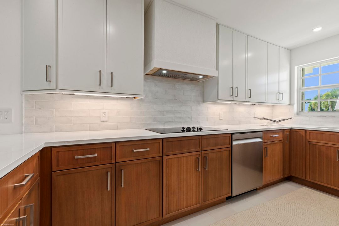 На продажу: $759,000 (2 спален, 2 ванн, 1143 Квадратных фут)