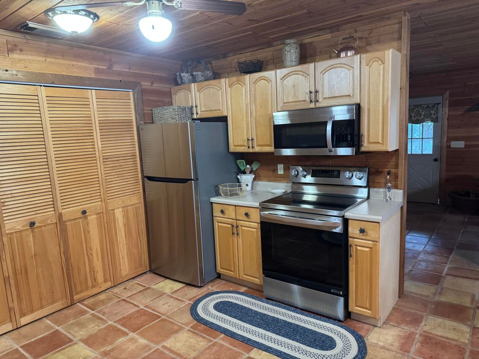 For Rent: $3,500 (3 beds, 2 baths, 1269 Square Feet)
