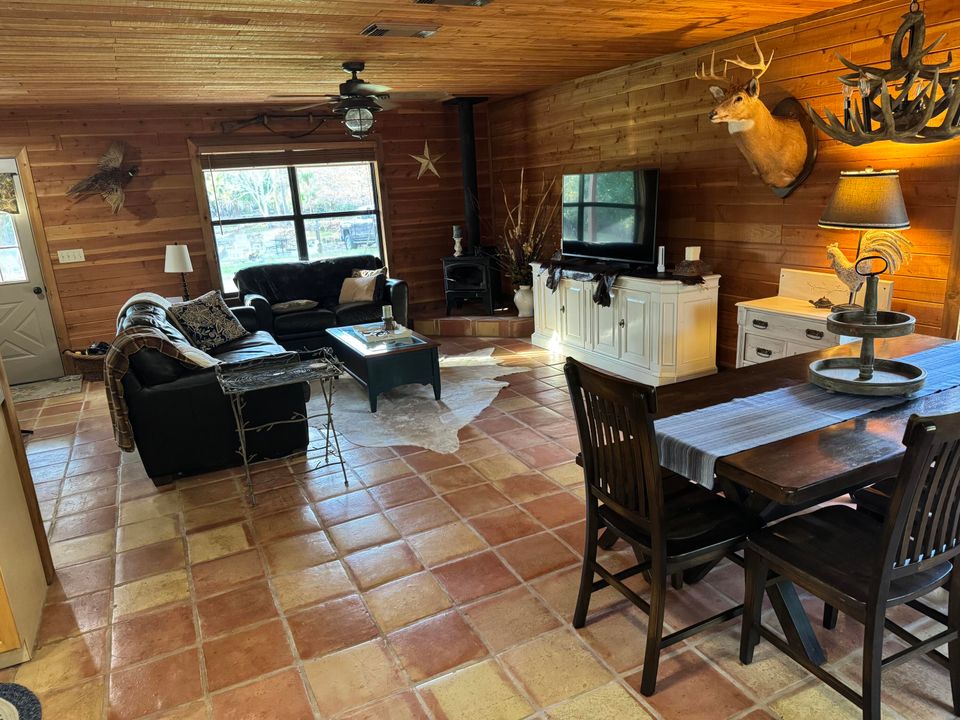 For Rent: $3,500 (3 beds, 2 baths, 1269 Square Feet)