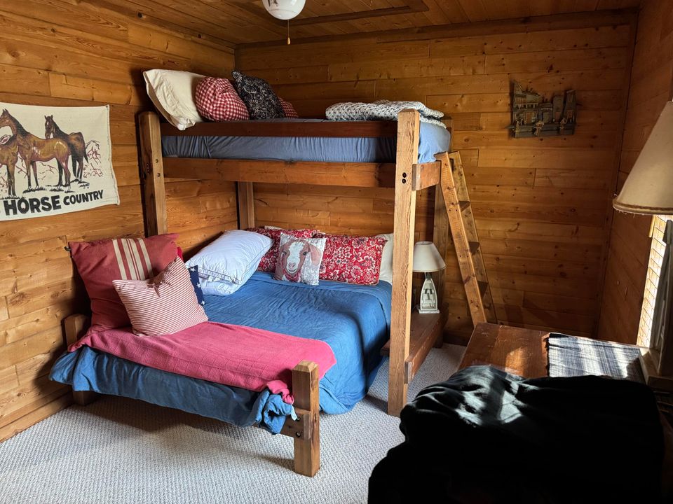 For Rent: $3,500 (3 beds, 2 baths, 1269 Square Feet)