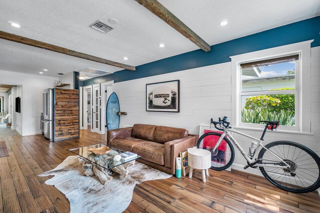 待售: $995,000 (2 贝兹, 2 浴室, 1271 平方英尺)