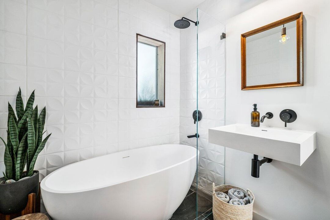 待售: $995,000 (2 贝兹, 2 浴室, 1271 平方英尺)