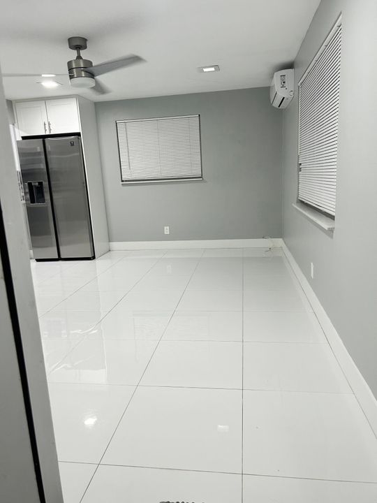 出租: $1,600 (1 贝兹, 1 浴室, 700 平方英尺)