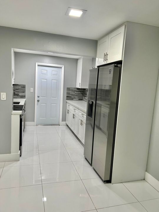 出租: $1,600 (1 贝兹, 1 浴室, 700 平方英尺)