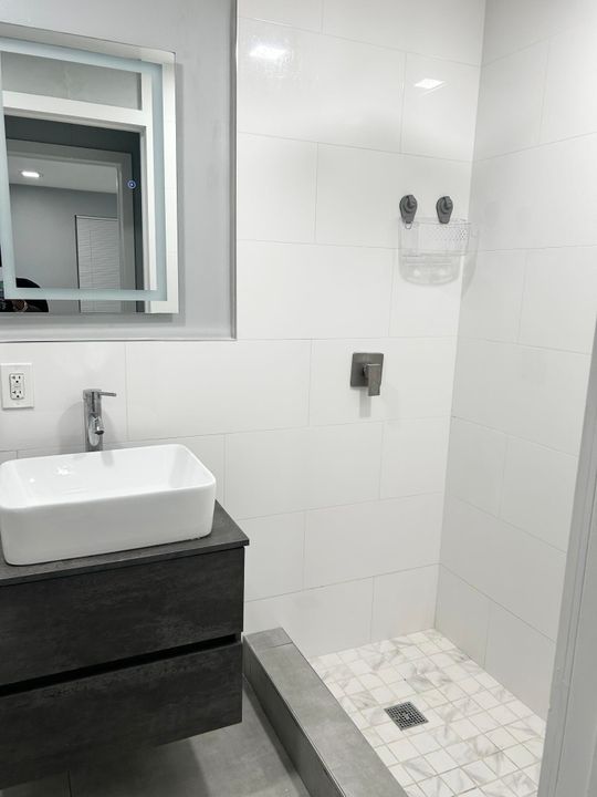 出租: $1,600 (1 贝兹, 1 浴室, 700 平方英尺)