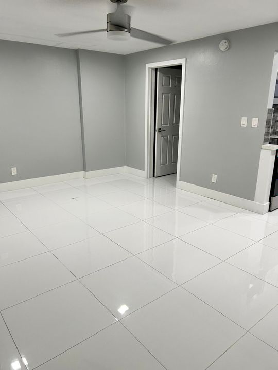 出租: $1,600 (1 贝兹, 1 浴室, 700 平方英尺)