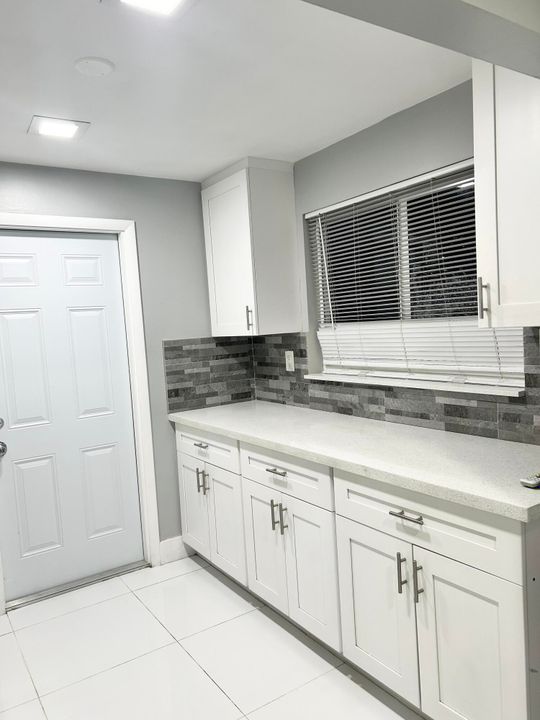 出租: $1,600 (1 贝兹, 1 浴室, 700 平方英尺)