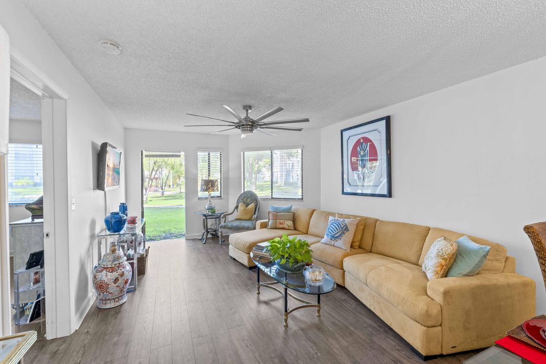 En Venta: $224,000 (2 camas, 2 baños, 1125 Pies cuadrados)