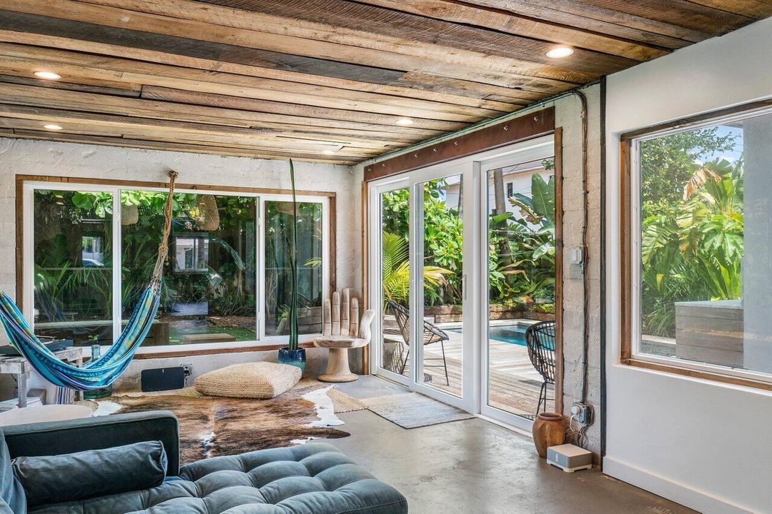 待售: $995,000 (2 贝兹, 2 浴室, 1271 平方英尺)