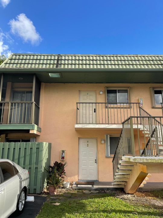 For Rent: $2,100 (2 beds, 1 baths, 880 Square Feet)