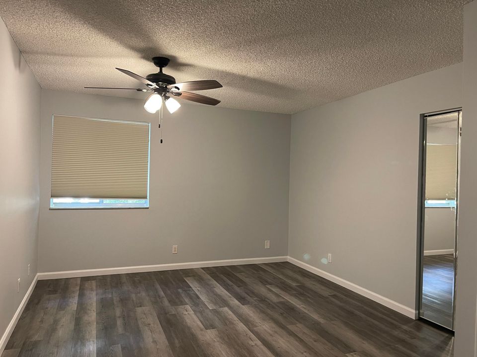 For Rent: $2,100 (2 beds, 1 baths, 880 Square Feet)