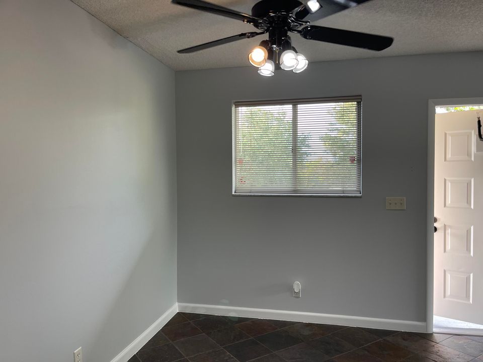 For Rent: $2,100 (2 beds, 1 baths, 880 Square Feet)