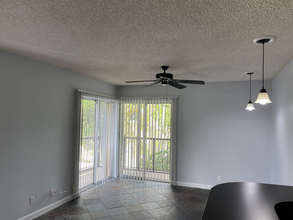 For Rent: $2,100 (2 beds, 1 baths, 880 Square Feet)