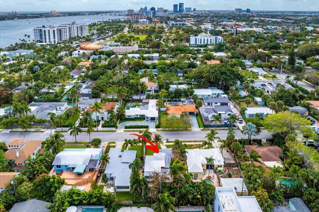 待售: $995,000 (2 贝兹, 2 浴室, 1271 平方英尺)