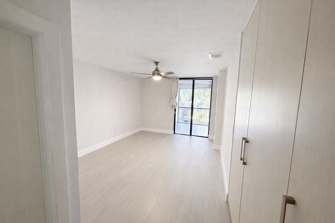 For Sale: $295,000 (2 beds, 2 baths, 955 Square Feet)