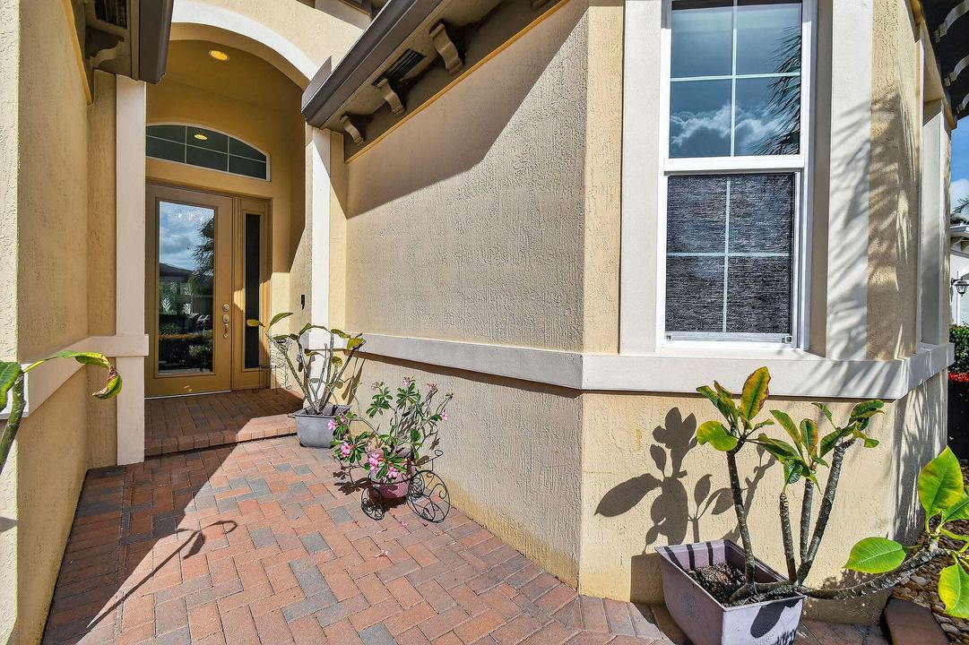 En Venta: $470,000 (4 camas, 2 baños, 2220 Pies cuadrados)