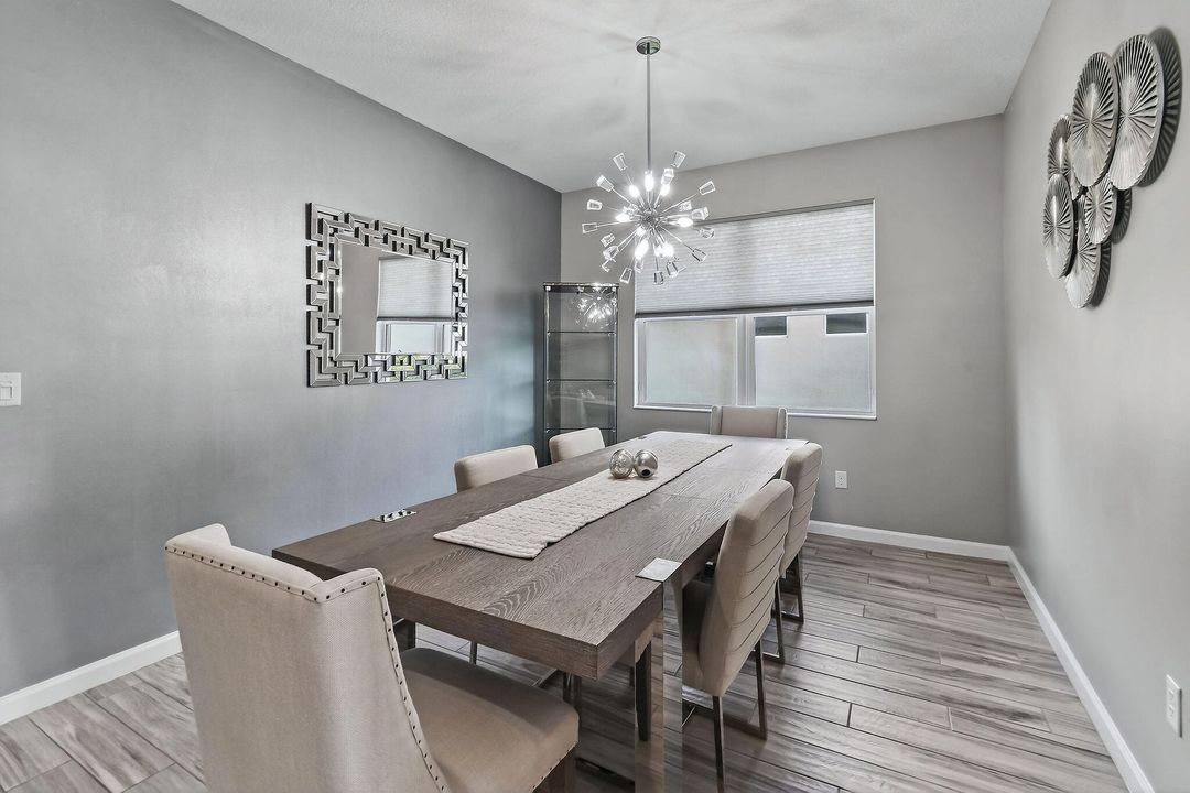 En Venta: $470,000 (4 camas, 2 baños, 2220 Pies cuadrados)