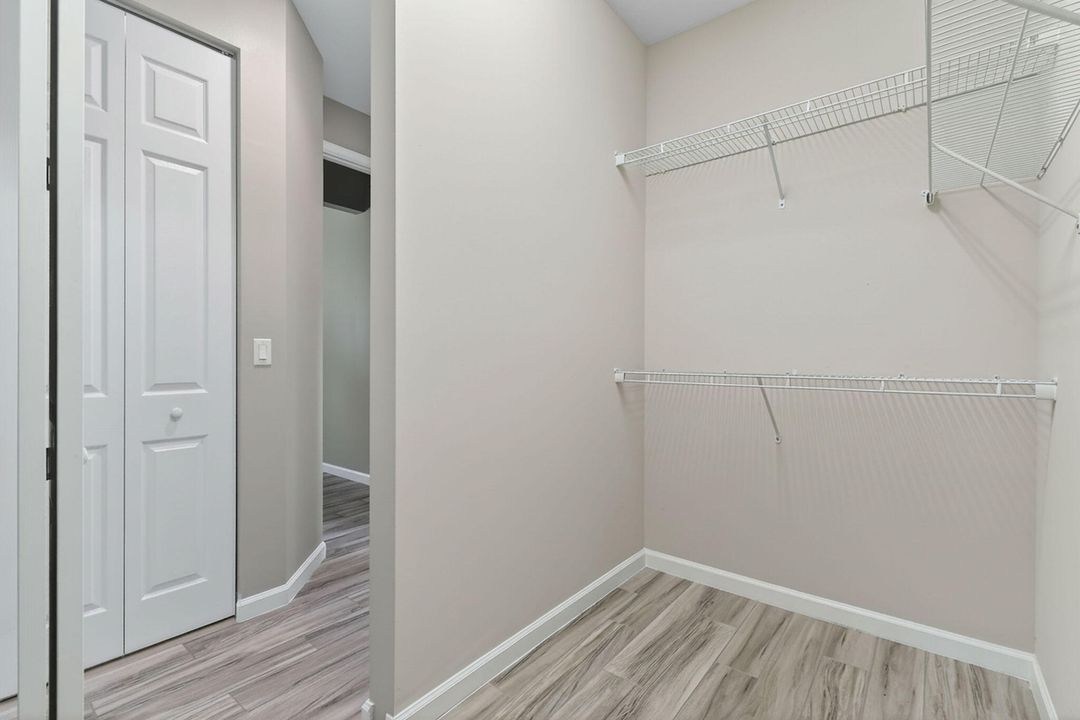 En Venta: $470,000 (4 camas, 2 baños, 2220 Pies cuadrados)