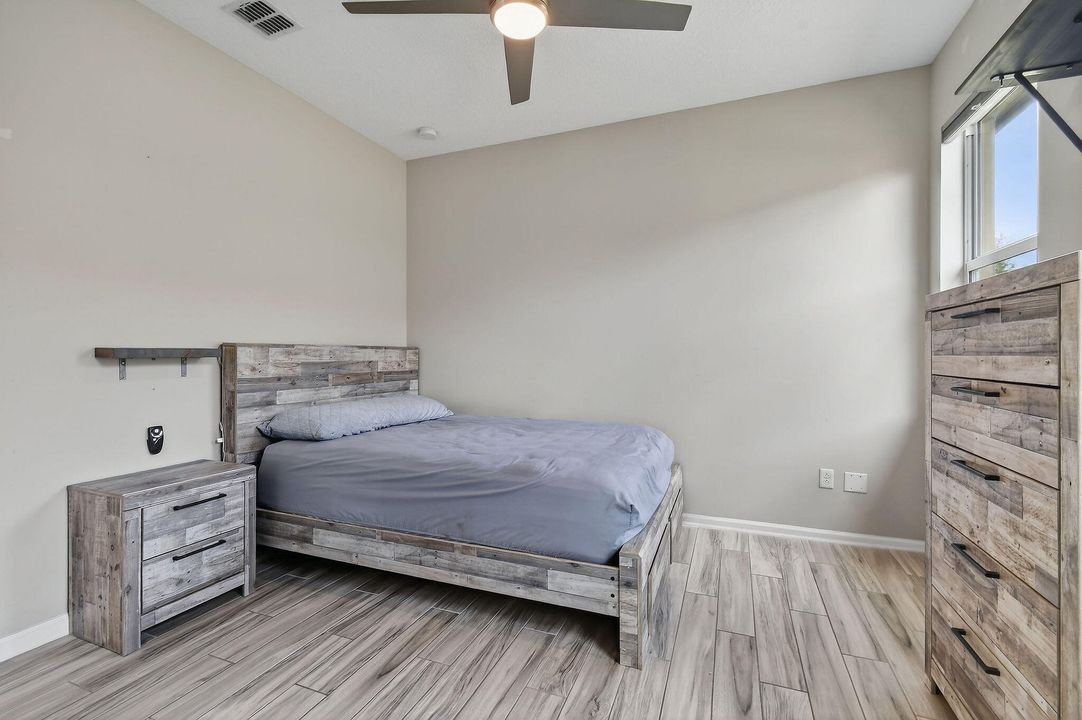 En Venta: $470,000 (4 camas, 2 baños, 2220 Pies cuadrados)