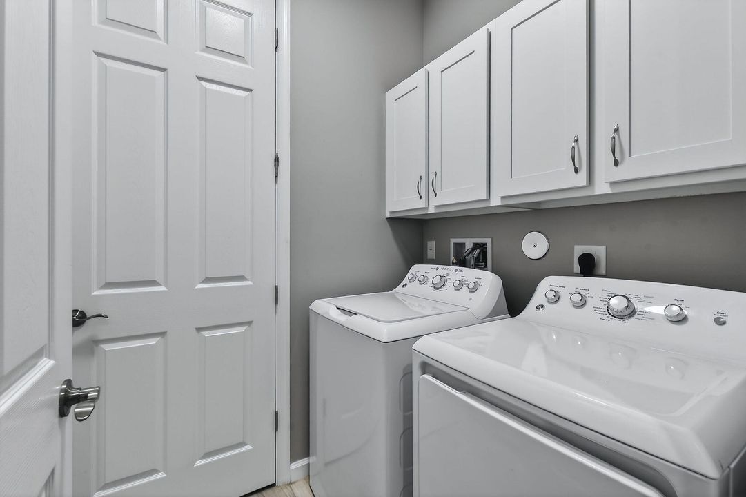 En Venta: $470,000 (4 camas, 2 baños, 2220 Pies cuadrados)