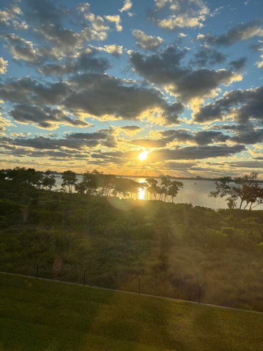 En Venta: $449,900 (2 camas, 2 baños, 1989 Pies cuadrados)