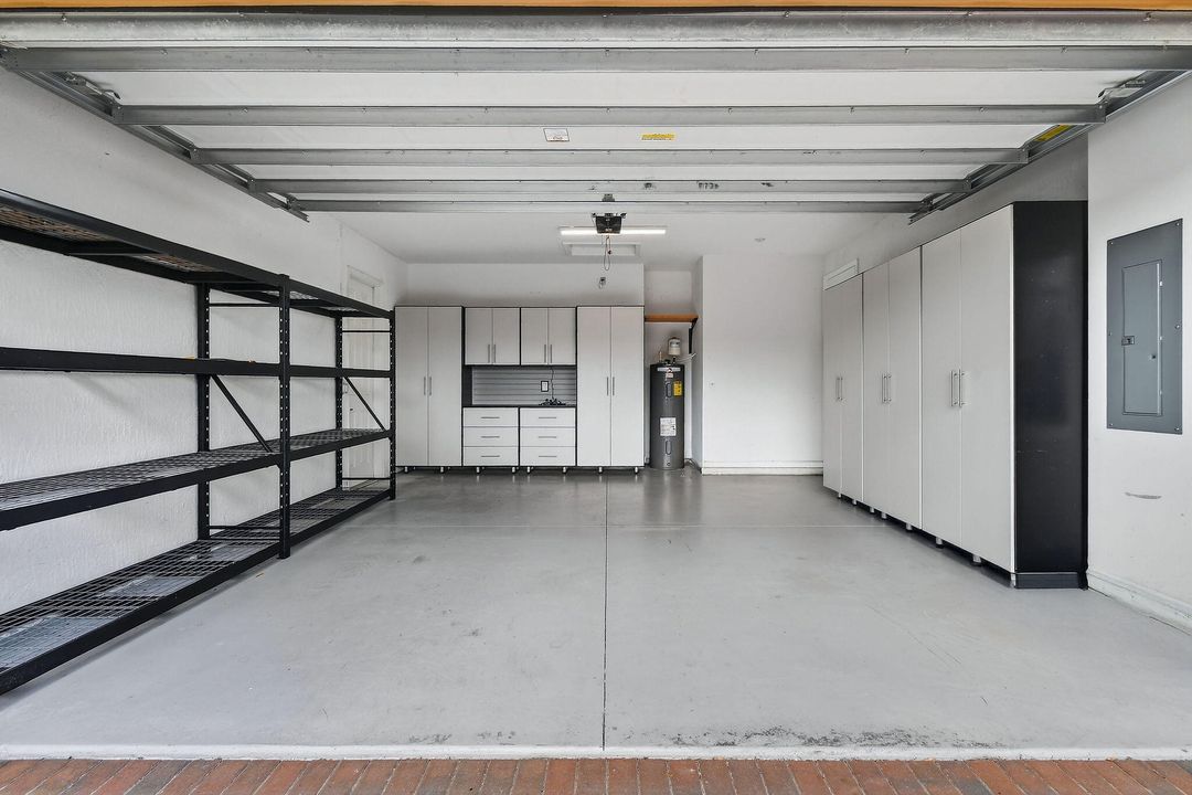 En Venta: $470,000 (4 camas, 2 baños, 2220 Pies cuadrados)