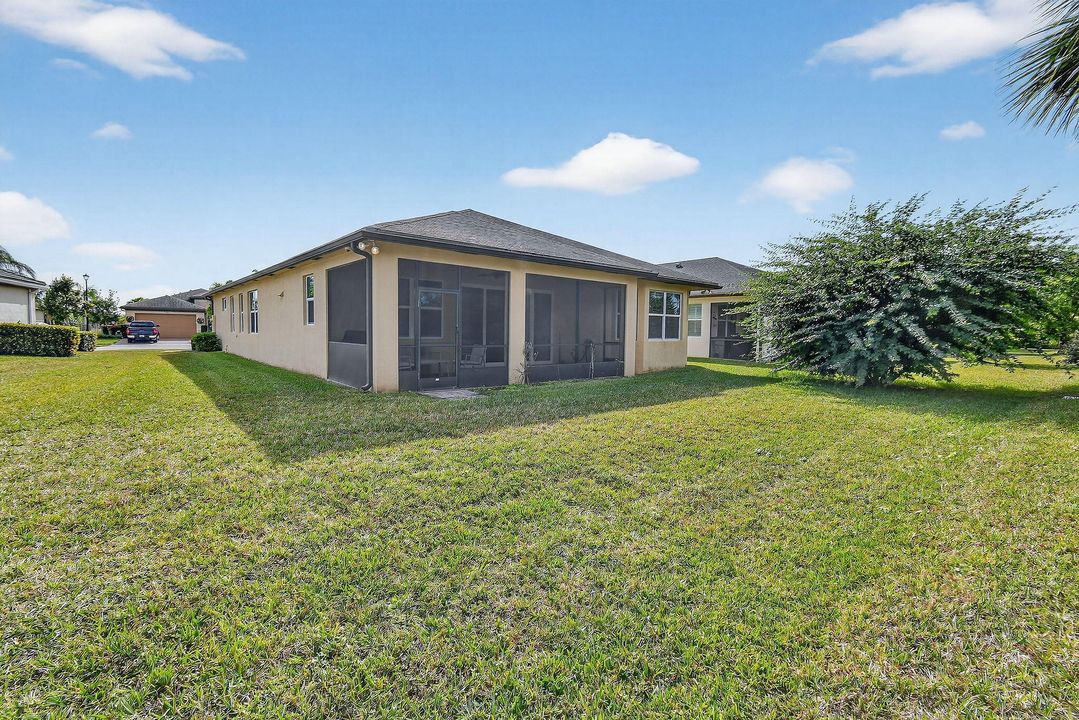 En Venta: $470,000 (4 camas, 2 baños, 2220 Pies cuadrados)