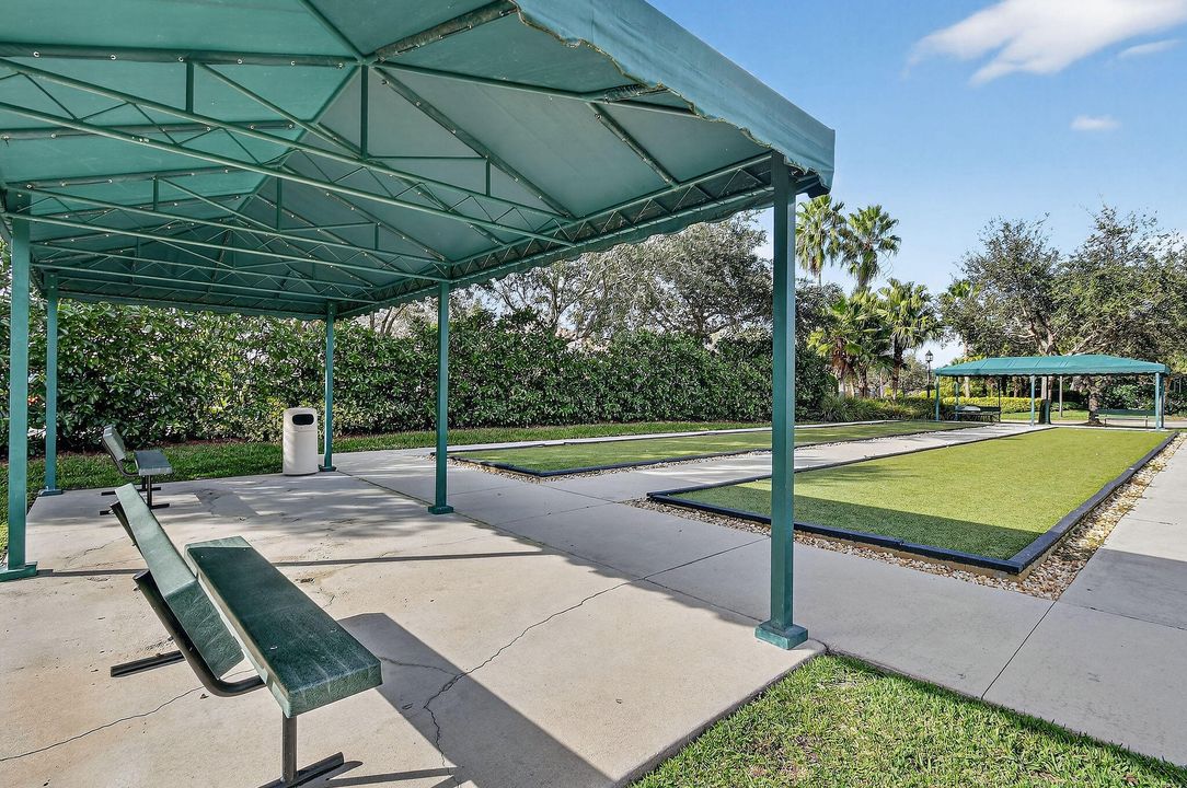 En Venta: $470,000 (4 camas, 2 baños, 2220 Pies cuadrados)